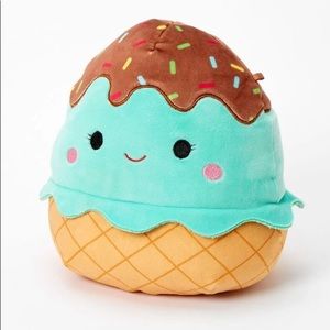 5” Maya squishmallow.